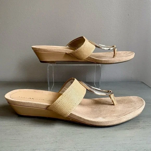 Anne Klein AK Women Tan Wedge Sandal Slide Thong 8 Neutral Gold Circle Summer - Picture 5 of 13